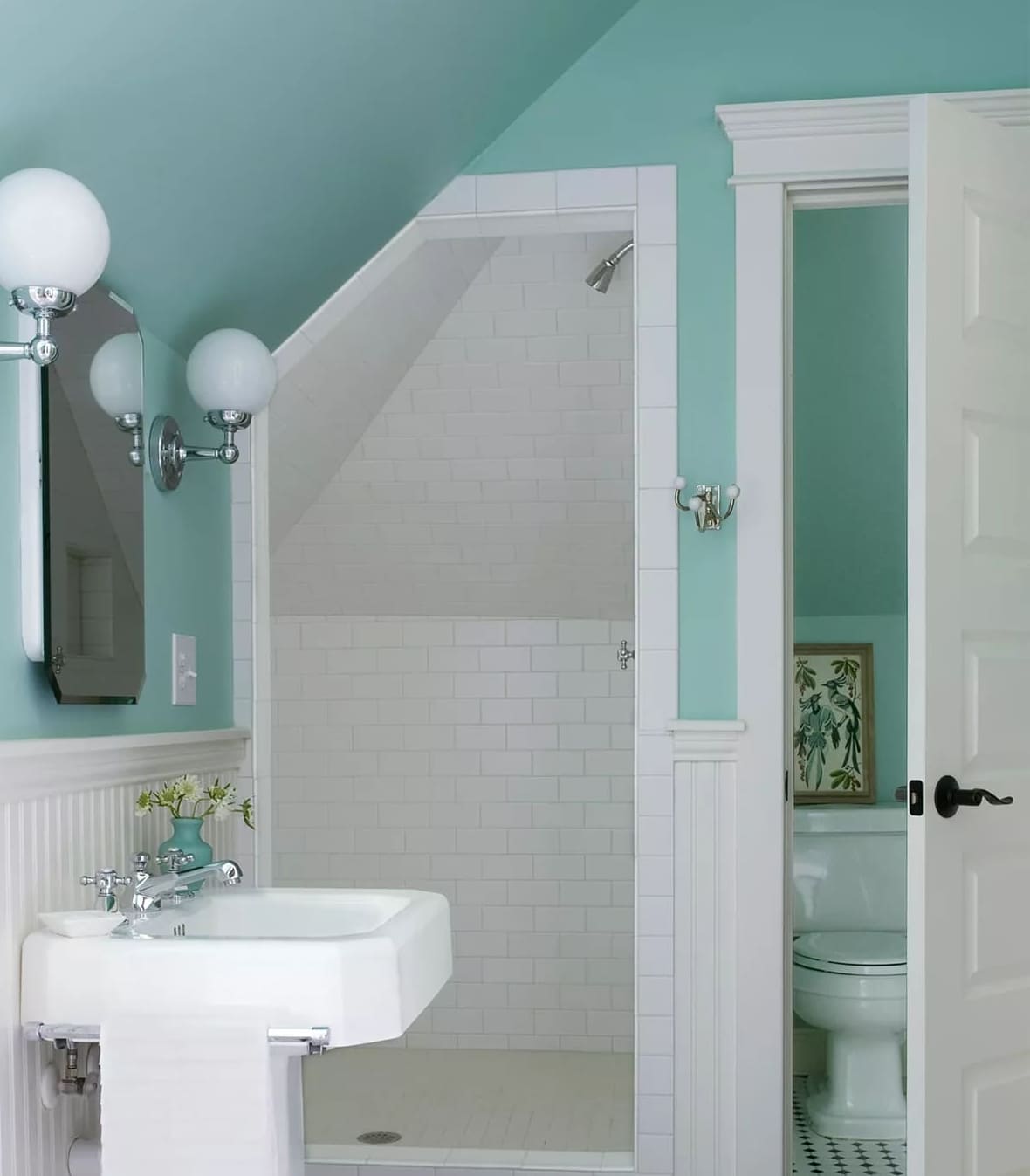 8 Pienen kylpyhuoneen suihkuideaa, jotka tuovat ylellisyyttä ahtaaseen tilaan