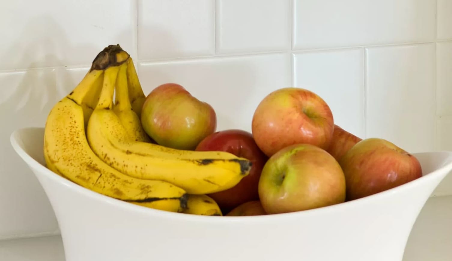 3 Helppoa DIY-ratkaisua hedelmäkärpäsistä eroon pääsemiseksi luonnollisesti
