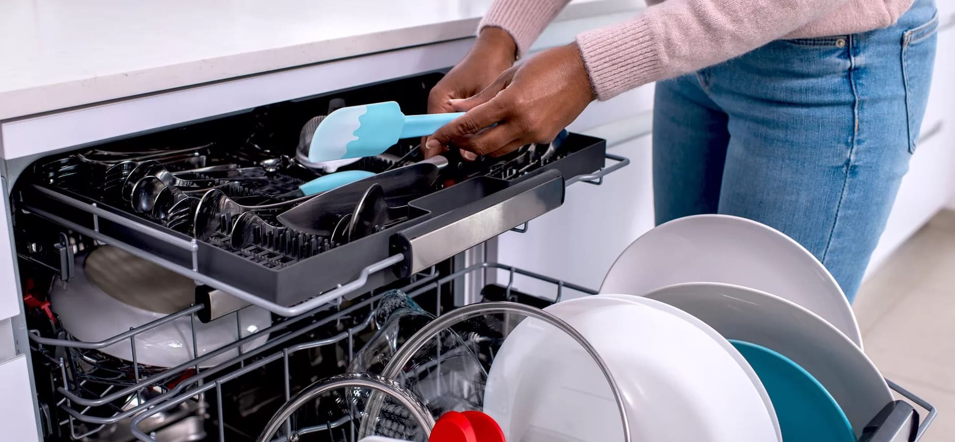 Säästääkö astianpesukone vettä? Kyllä, vaikka se ei olisikaan aivan täynnä.