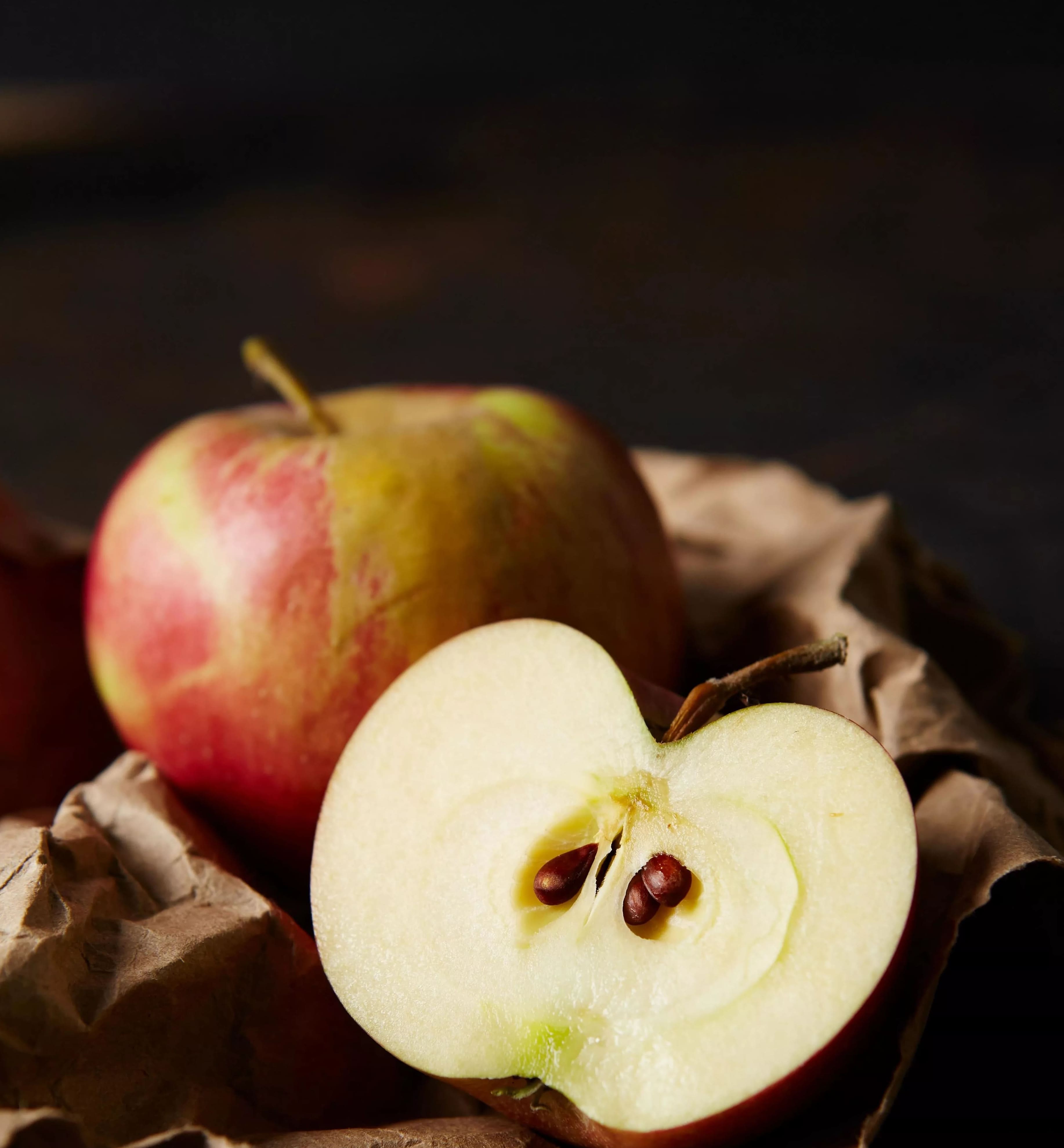 Miten kasvattaa omenoita ruokakaupasta saaduista siemenistä?