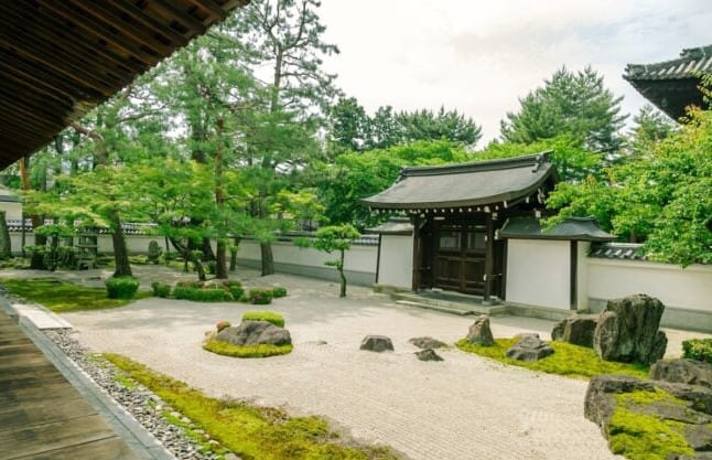 11 Zen-puutarhaideaa, jotka tuovat rauhaa ja rentoutumista ulkotiloihinne