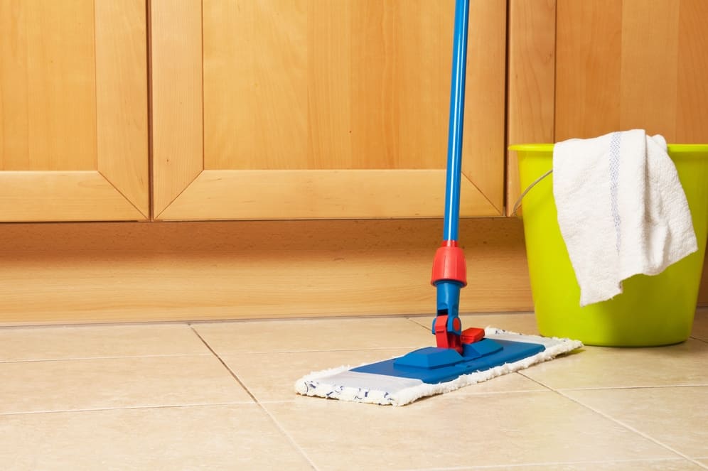 Keittiön lattioiden puhdistaminen